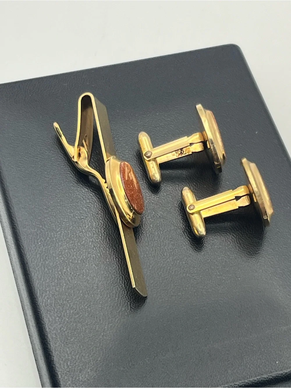 Goldstone copper sparkle stone oval cabochon cufflinks & tie clip vintage set